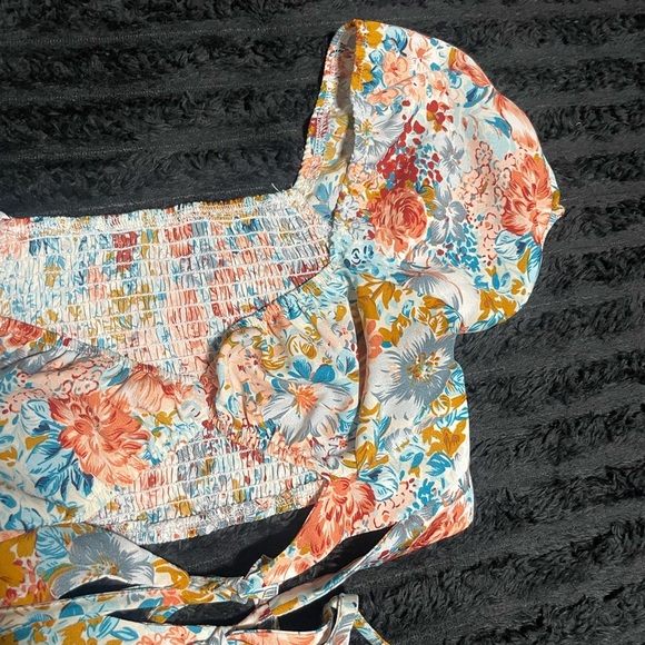 SHEIN Floral Puff Sleeve Crop Top with Tie Front - Picture 5 of 6